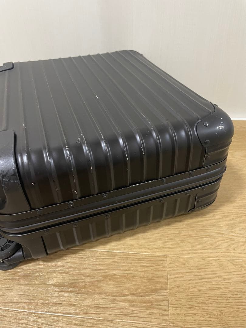 RIMOWA ブラック キャリーケース TSAロック付き