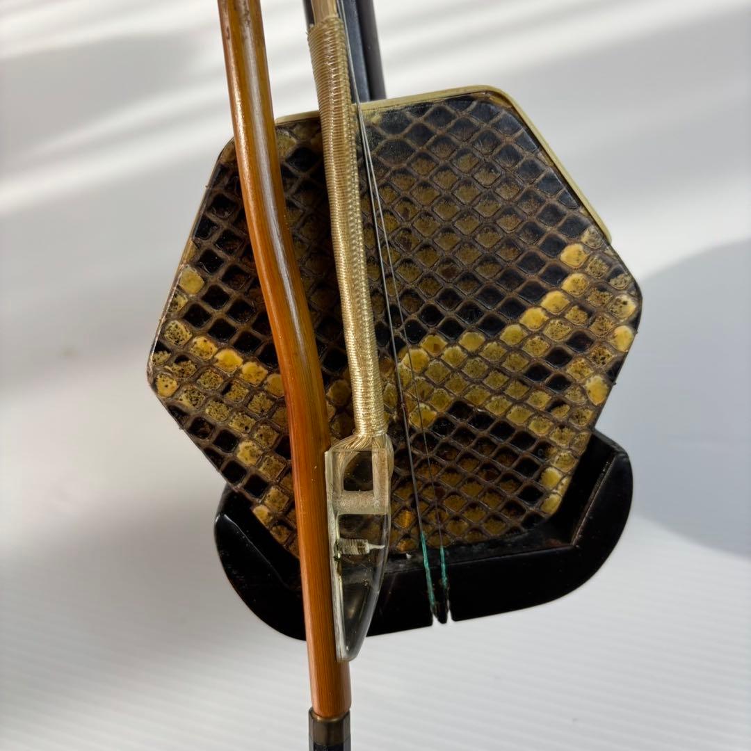 良品 二胡 天然 蛇皮 民族楽器 敦煌牌 上海 弓 ケース 謌 弦楽器