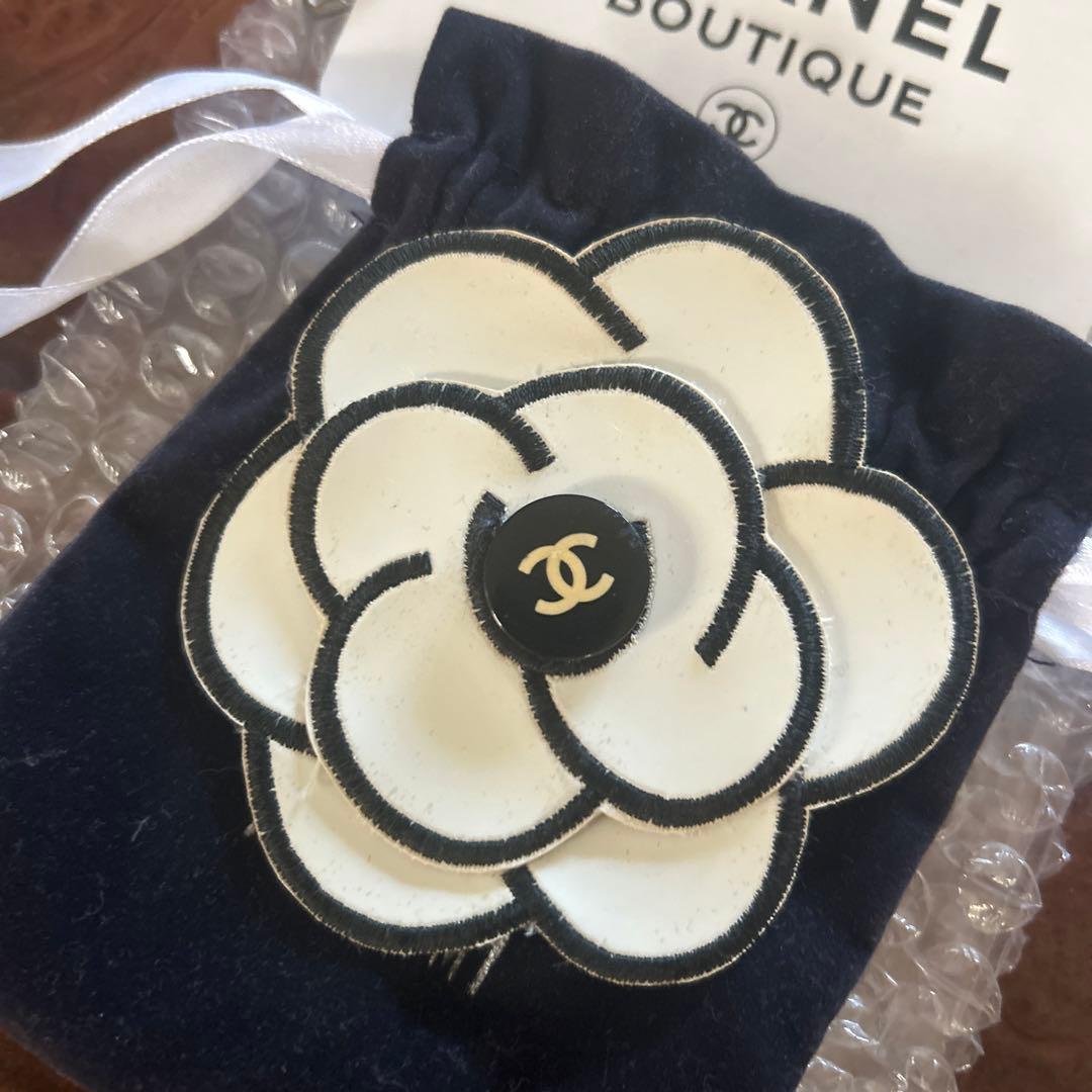 CHANEL カメリアフラワーブローチ