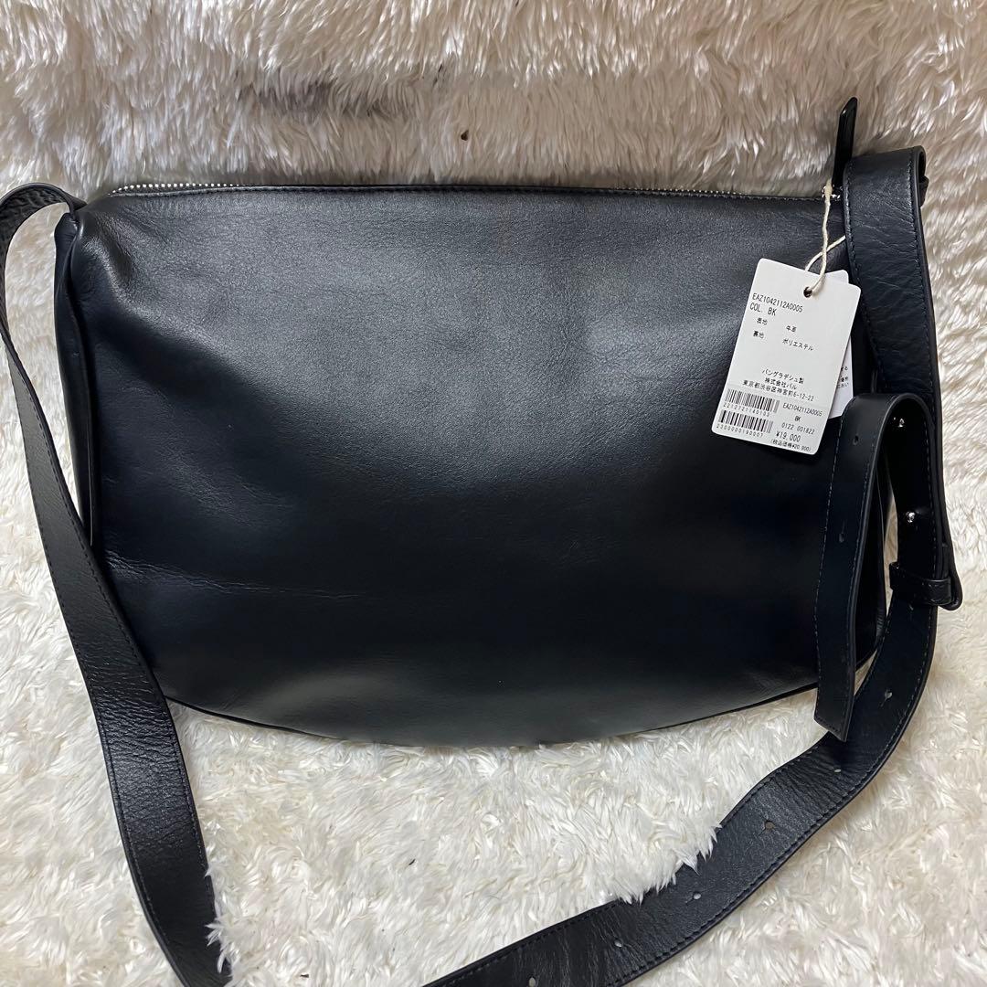 【なつ様】イアパピヨネ　ショルダーバッグ　新品未使用　クロスボディ