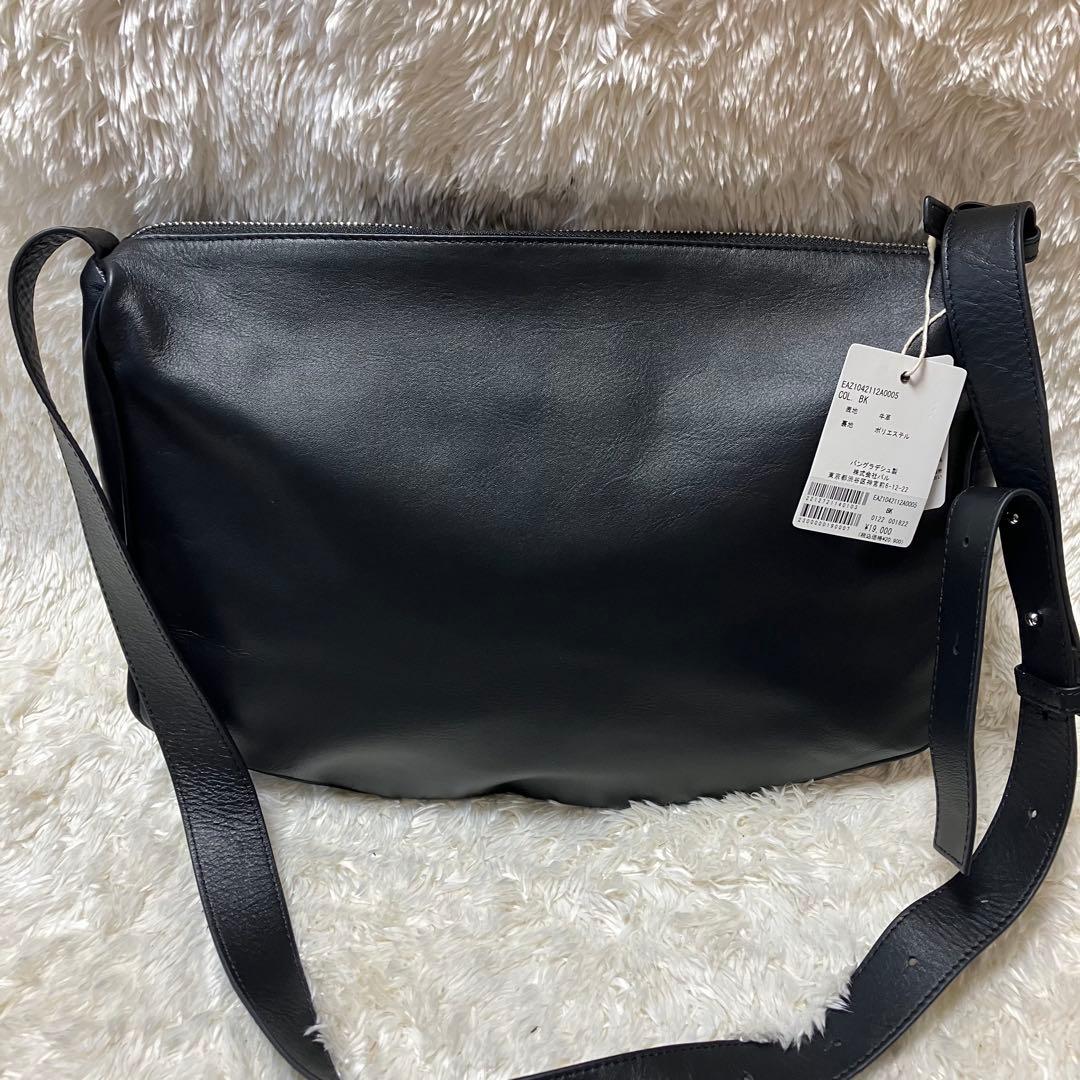 【なつ様】イアパピヨネ　ショルダーバッグ　新品未使用　クロスボディ