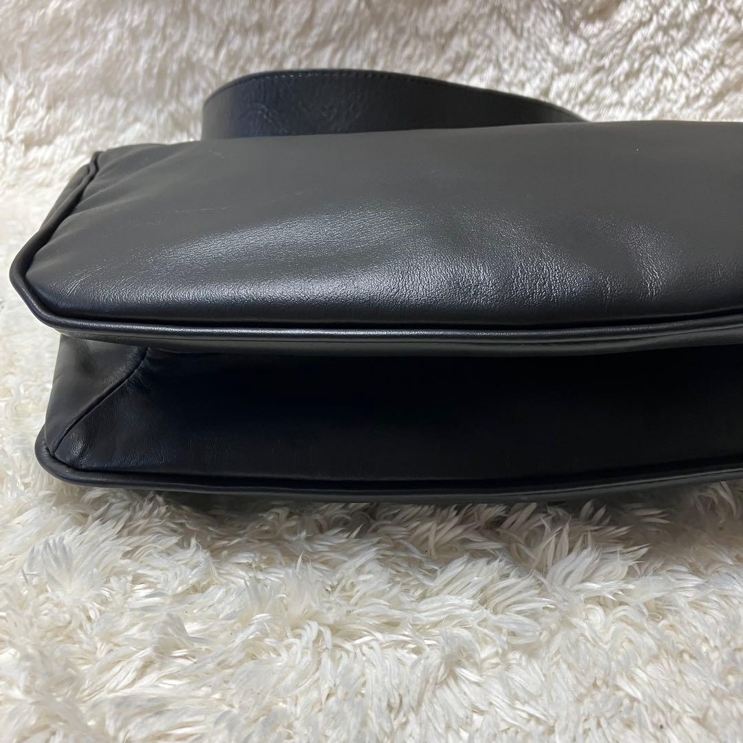 【なつ様】イアパピヨネ　ショルダーバッグ　新品未使用　クロスボディ