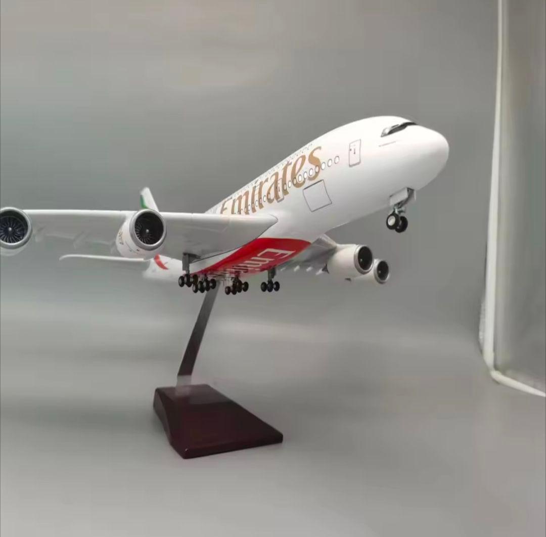 エミレーツ航空 A380 1:160スケール 46cm 飛行機模型