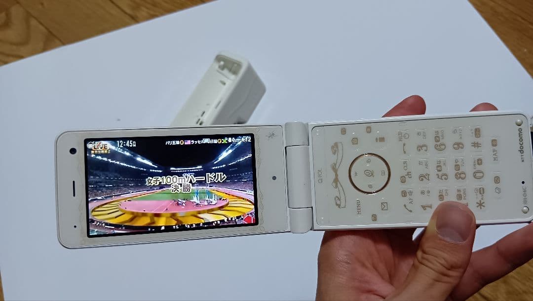 ドコモ　携帯電話　Q-POT SH04C ビスケット　ガラケー