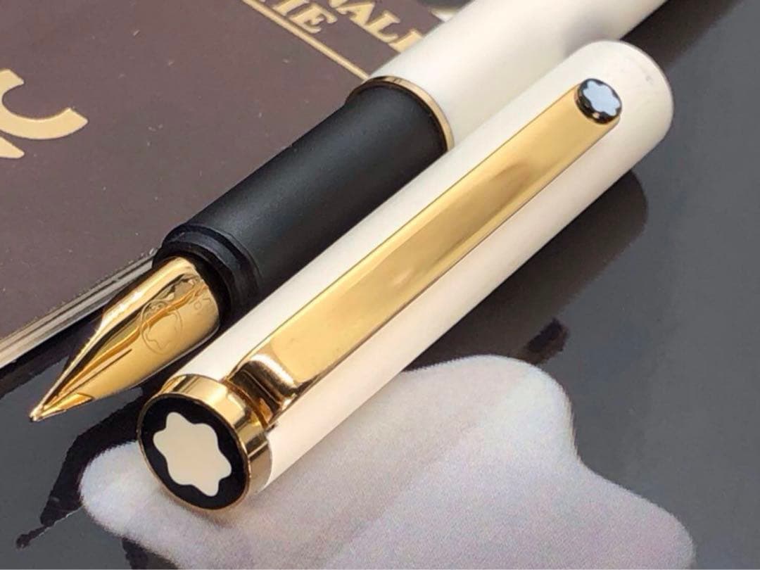 モンブラン　未使用に近い極美品レア純白ホワイトカラー軸SラインNo2118万年筆