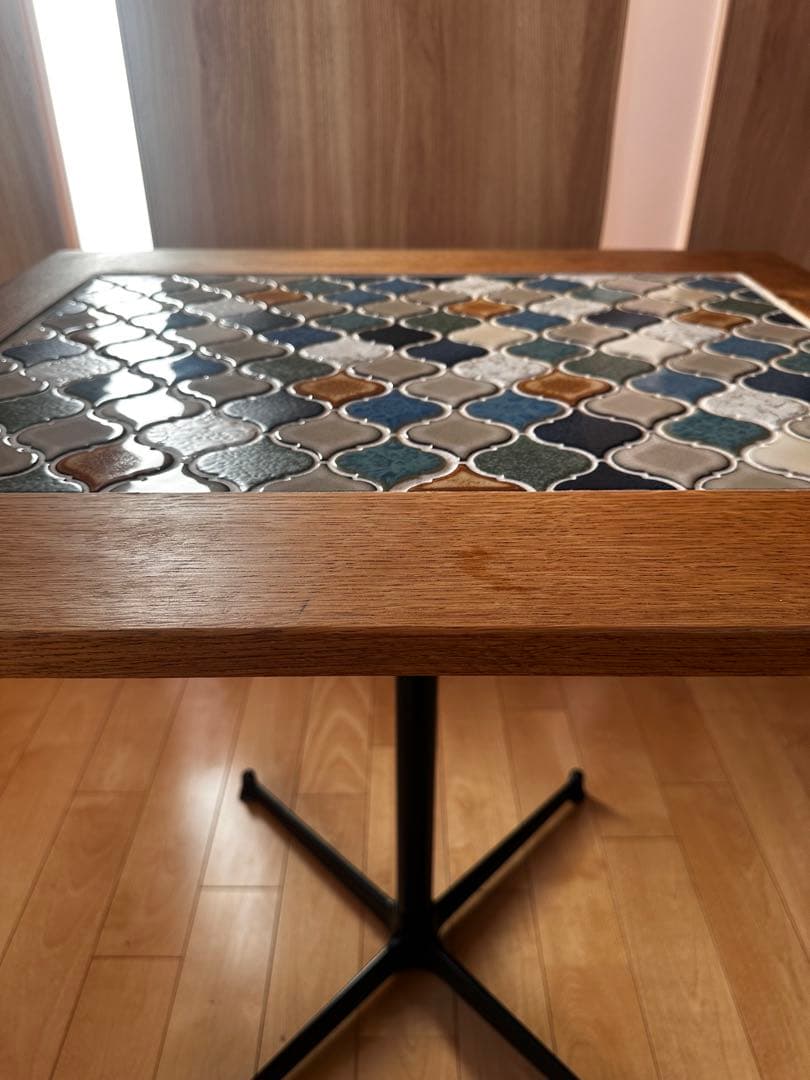 タイル模様 カフェ風テーブル