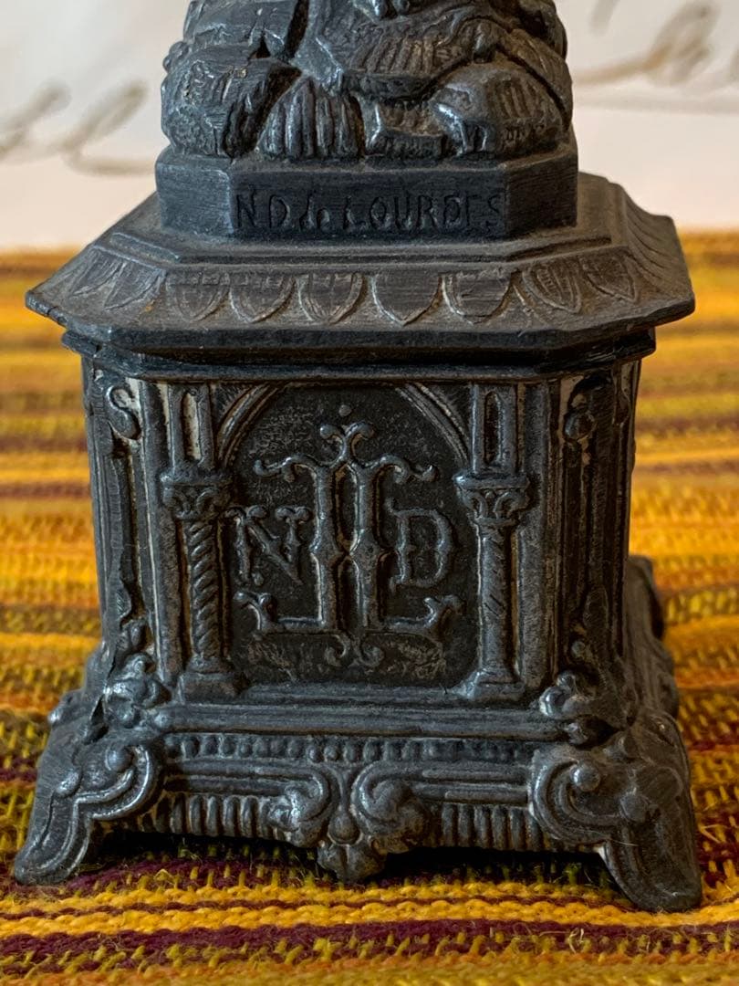 フランス製　アンティーク　真鍮製のマリア像　細かいディテールで凛とした立ち姿！