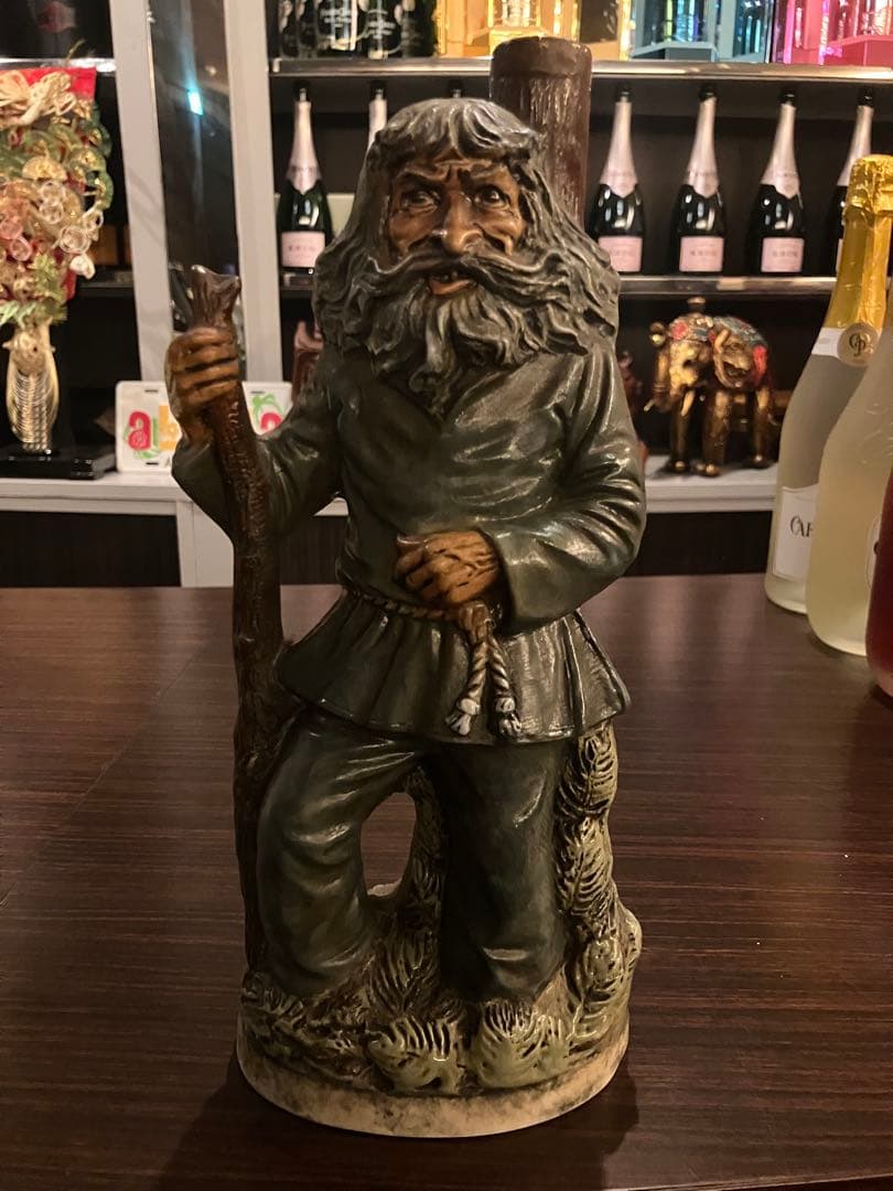 希少イタリアワイン　1978年作品　杖を持つ陶器製の老人の人形