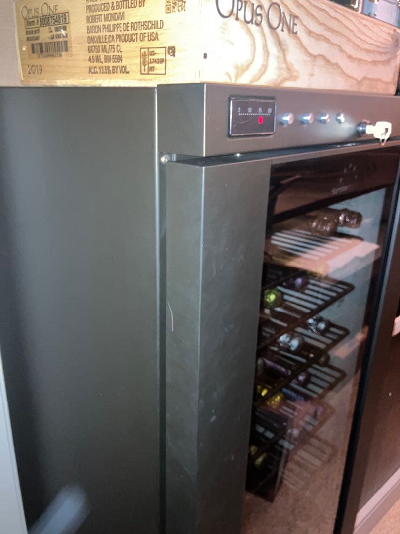 希少イタリアワイン　1978年作品　杖を持つ陶器製の老人の人形