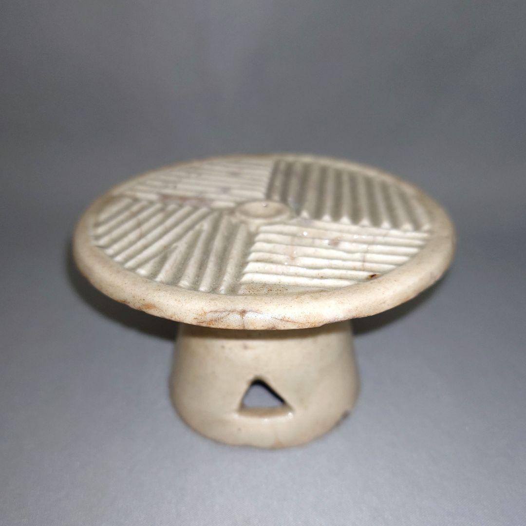 『李朝白磁櫛目紋餅型』　菓子型　トクサル　古陶磁器　朝鮮古美術　蓋置　墨床　民芸