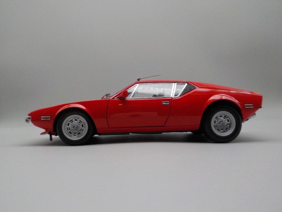 De Tomaso Pnantera L red 1/18 ミニカー