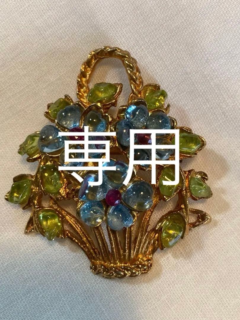 スワボダ　フラワーバスケット　ブローチ 天然石