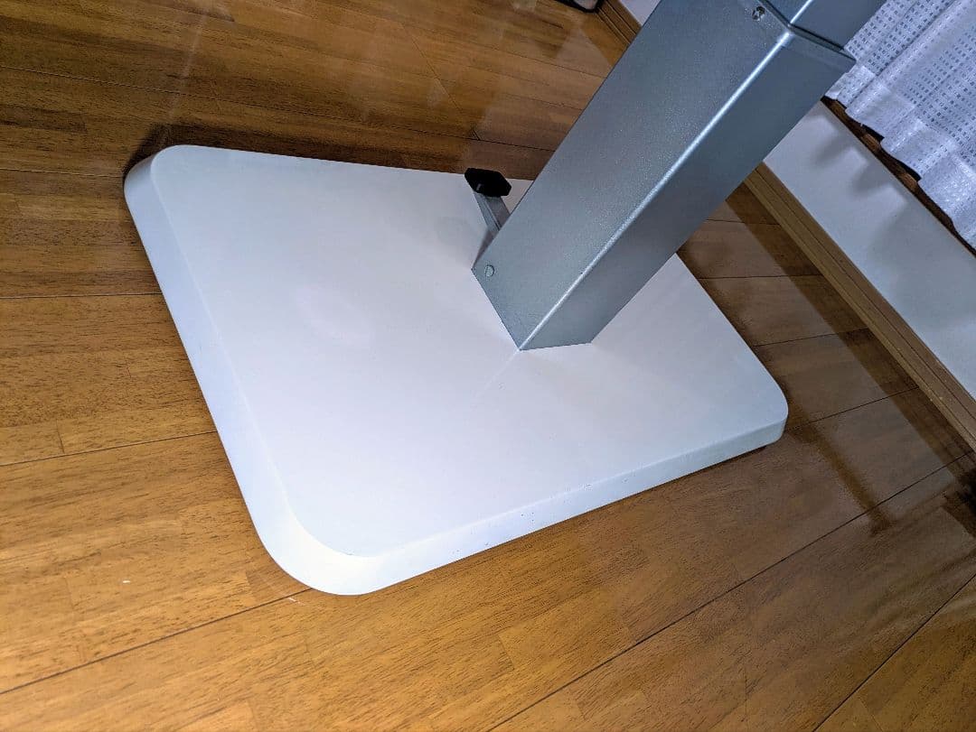 ニトリ！高さ調整可能なホワイトダイニングテーブル鏡面