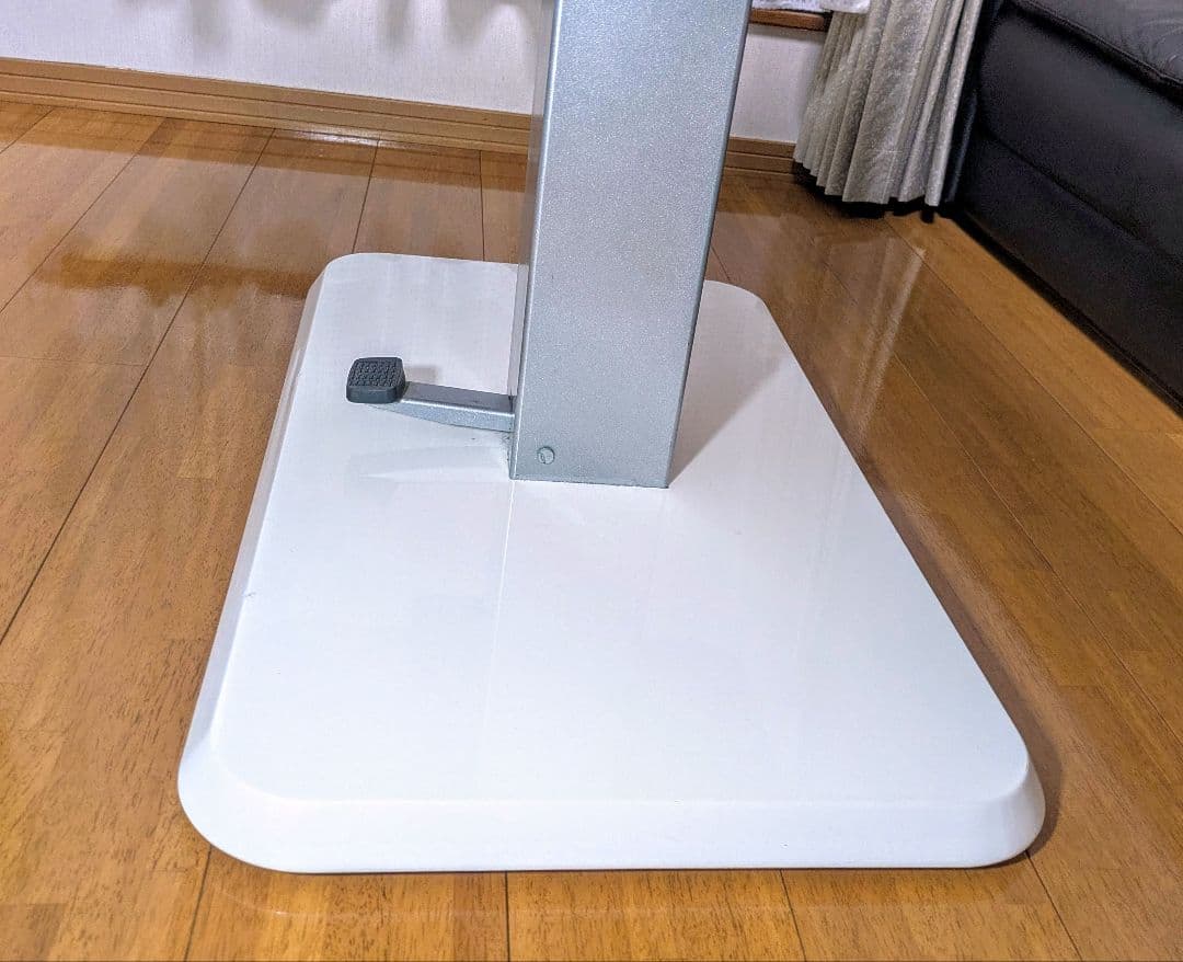 ニトリ！高さ調整可能なホワイトダイニングテーブル鏡面