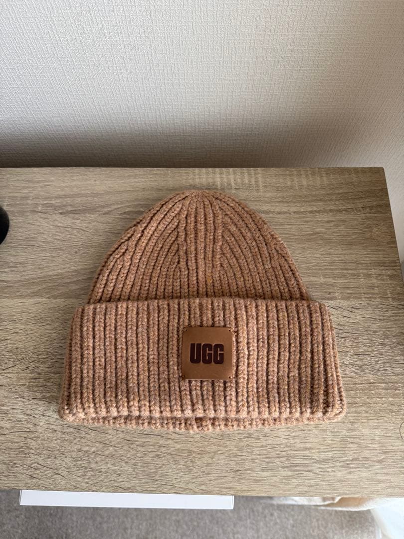 UGG ベージュ リブ編み ニット帽