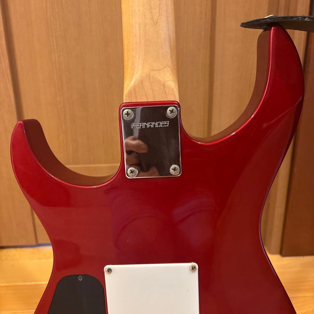 FERNANDES ストラトタイプ（SSH） アーム・ストラップ付、新品弦張替済