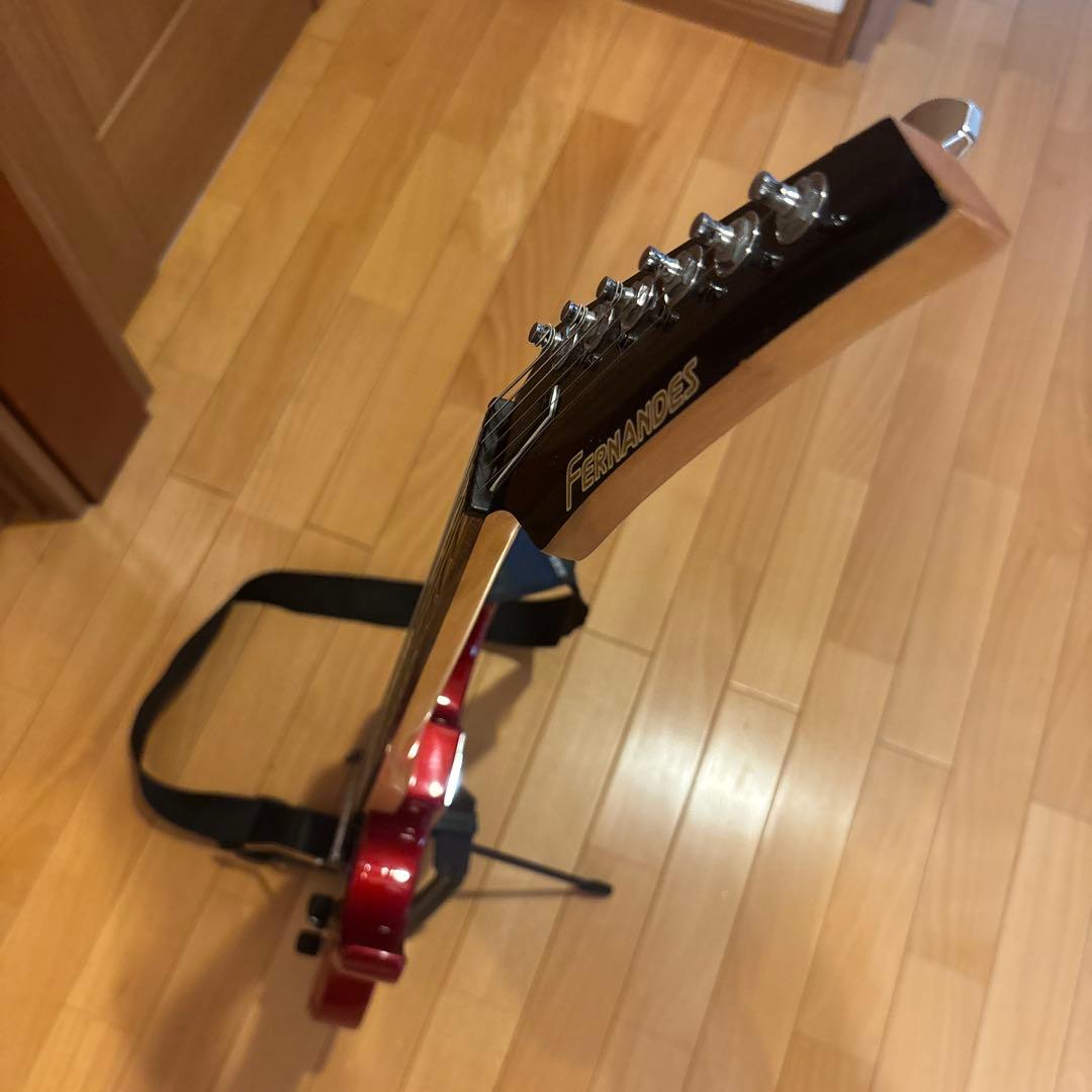 FERNANDES ストラトタイプ（SSH） アーム・ストラップ付、新品弦張替済