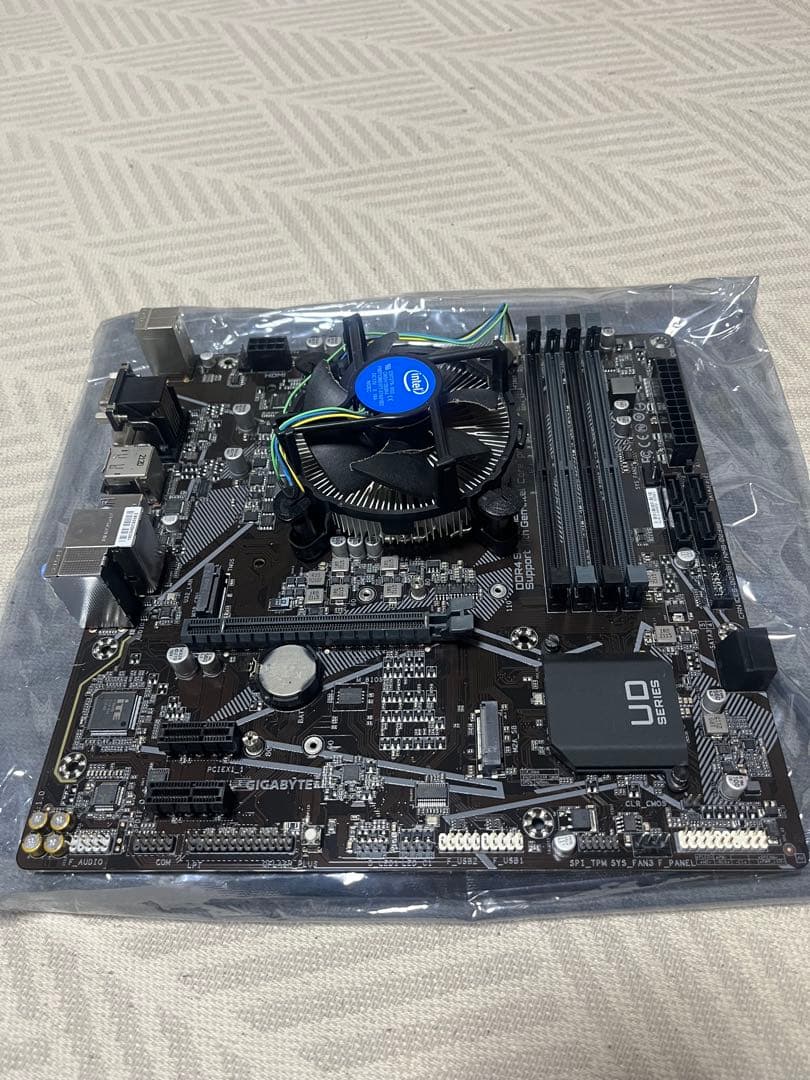 Intel Core i3 10100、GIGABYTE B560M ジャンク