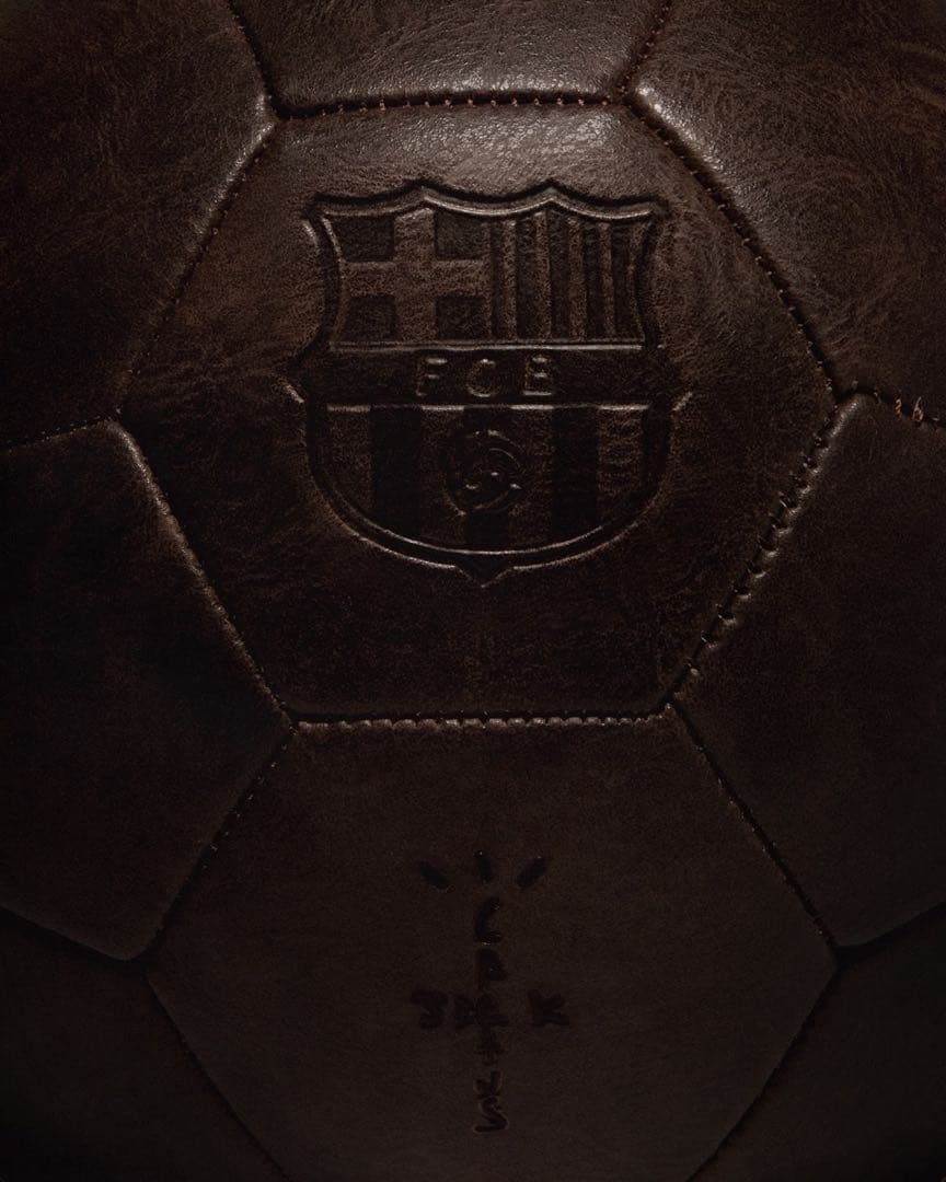 バ*ー様 新品未使用 FCバルセロナ NIKE トラヴィススコット サッカーボー