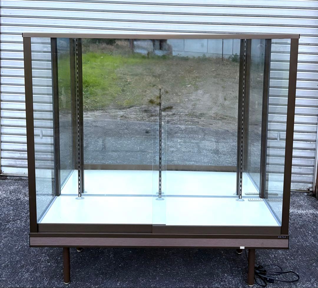 【美品】珍しいブラウン枠・ガラスショーケース・中にコンセントあり！棚板3枚！