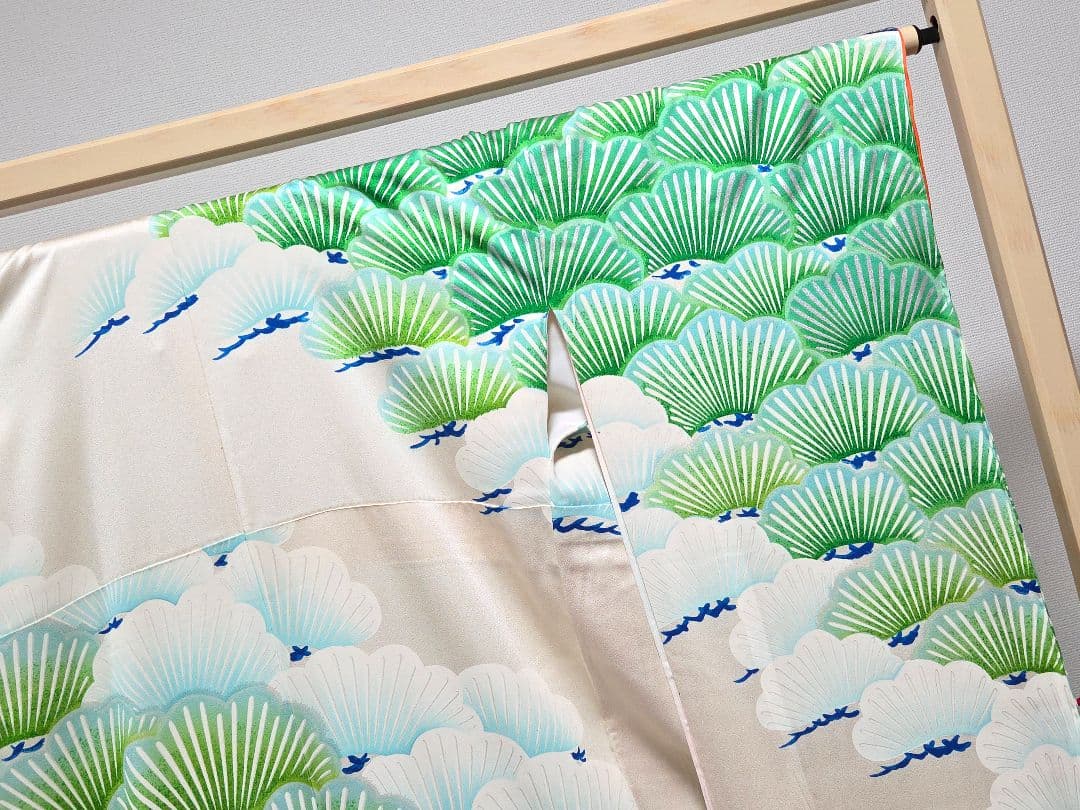 A5◆着物くつろぎ レトロ 豪華な松の木 銀彩 金駒刺繍 袷 正絹 振袖 着物