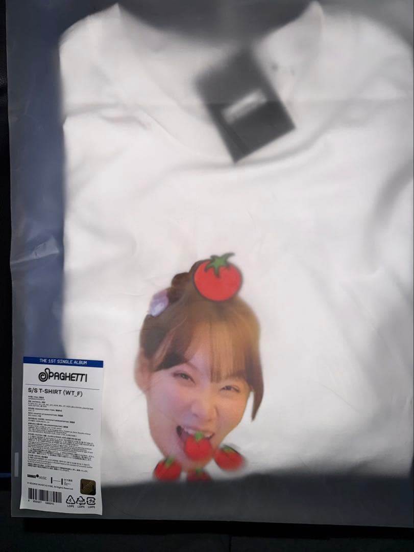 Le Sserafim ルセラフィム　spaghetti Tシャツ　チェウォン