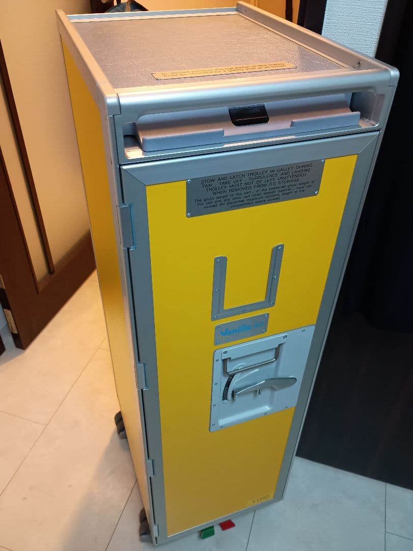新古品★元バニラエア　カート　※ドロワー4つ・機内食用トレイ1個付き