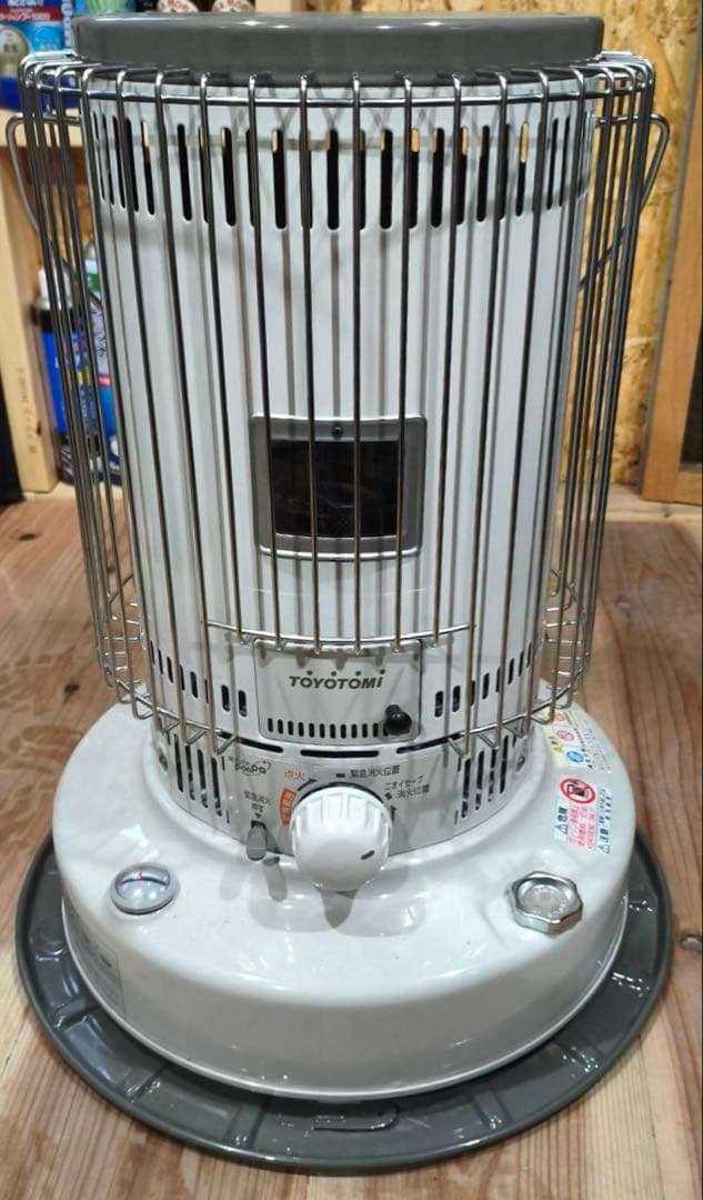 ピ*リ様 TOYOTOMIトヨトミ石油ストーブ KS-67H 23年製ホワイト