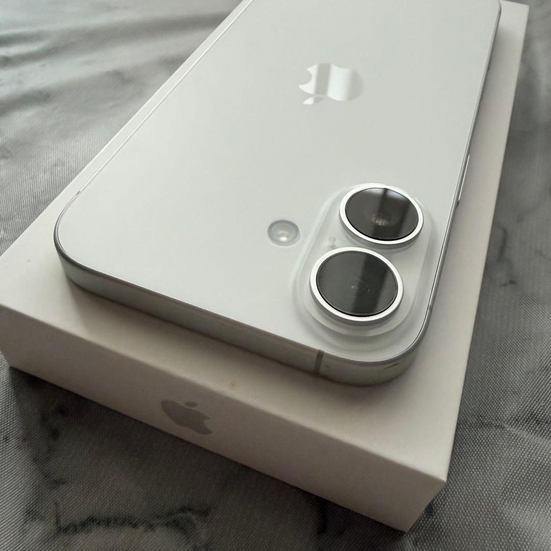 【美品】Apple iPhone 16 128GB ホワイト