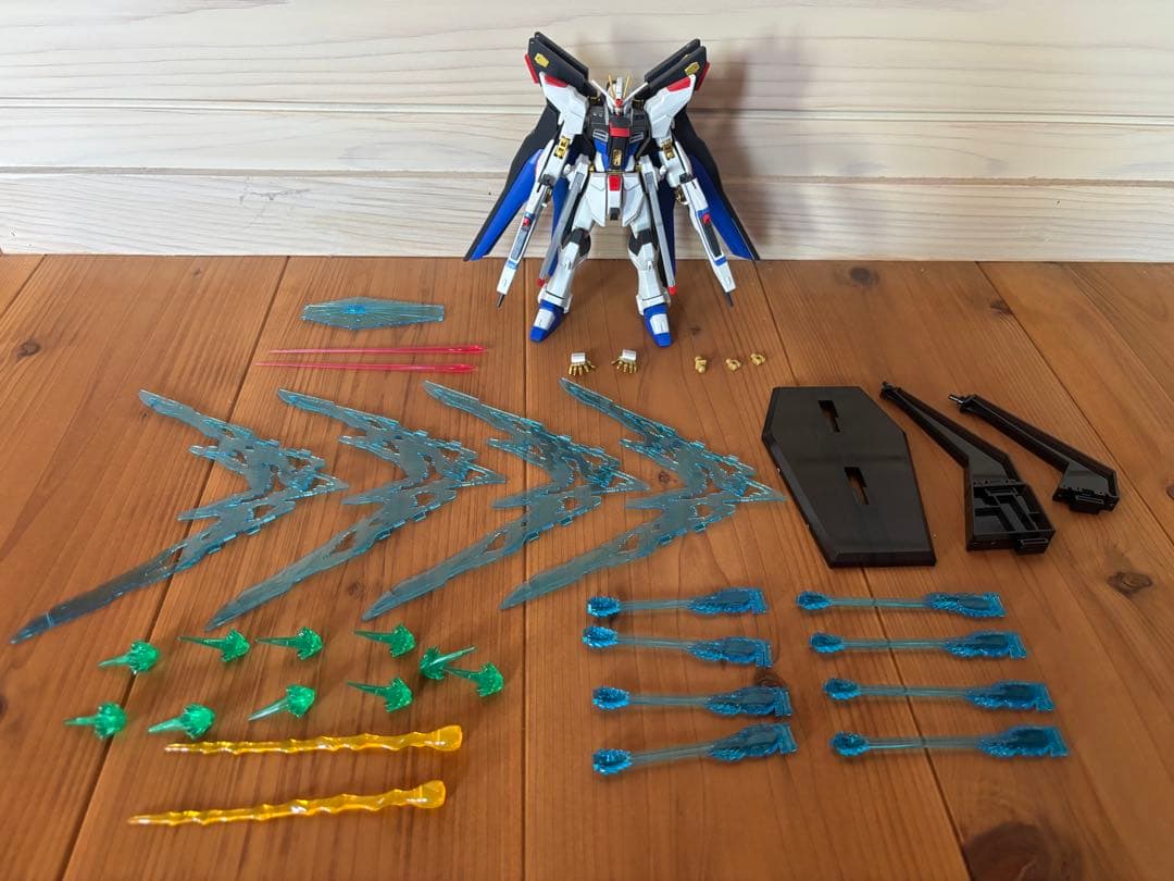 HG ストライクフリーダムガンダム　光の翼DXエディション 素組み立て品