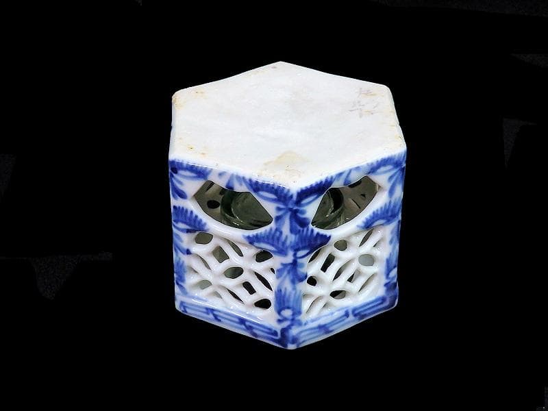 古伊万里　七宝紋透かし　六角大振盃台　ウランガラス付き　E473AS-fblk