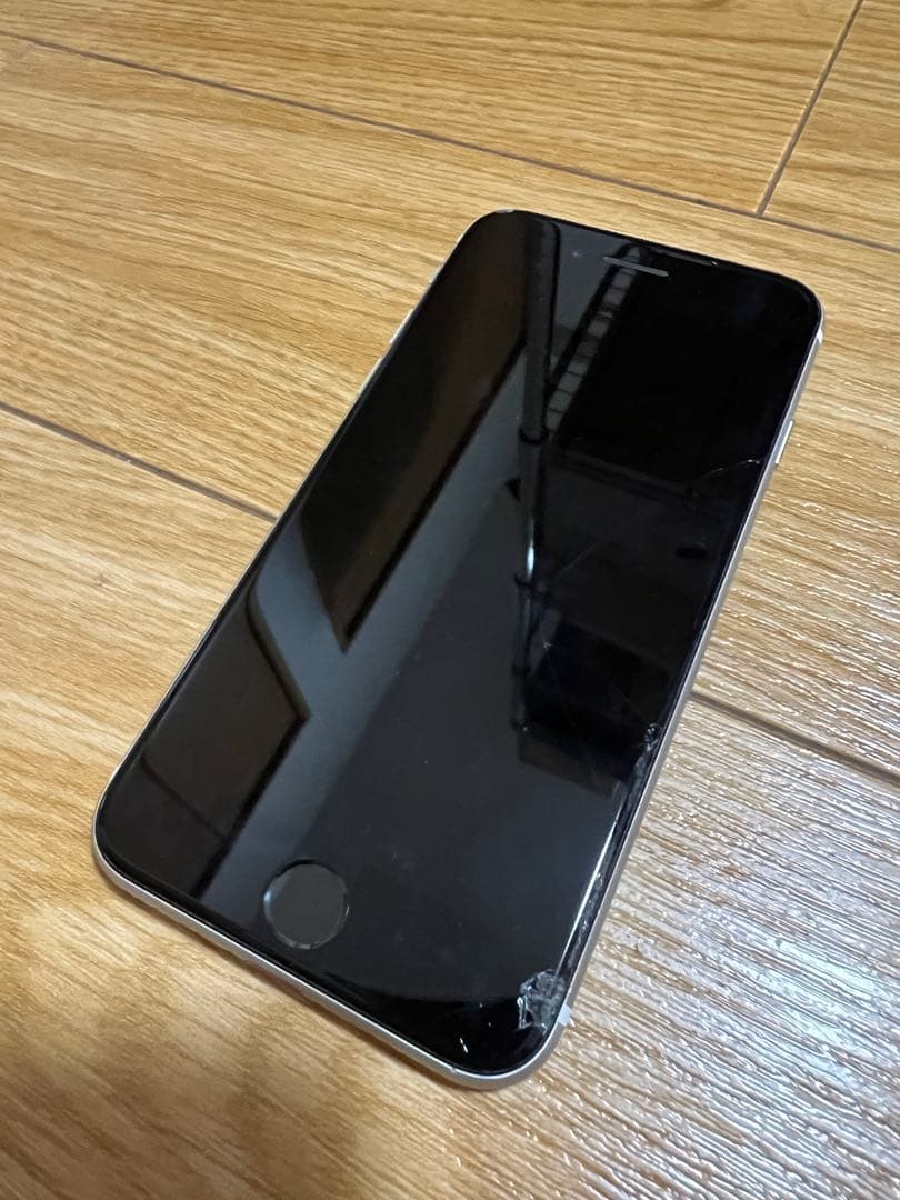 【ジャンク】iPhone SE2 64GB ホワイト 画面割れ