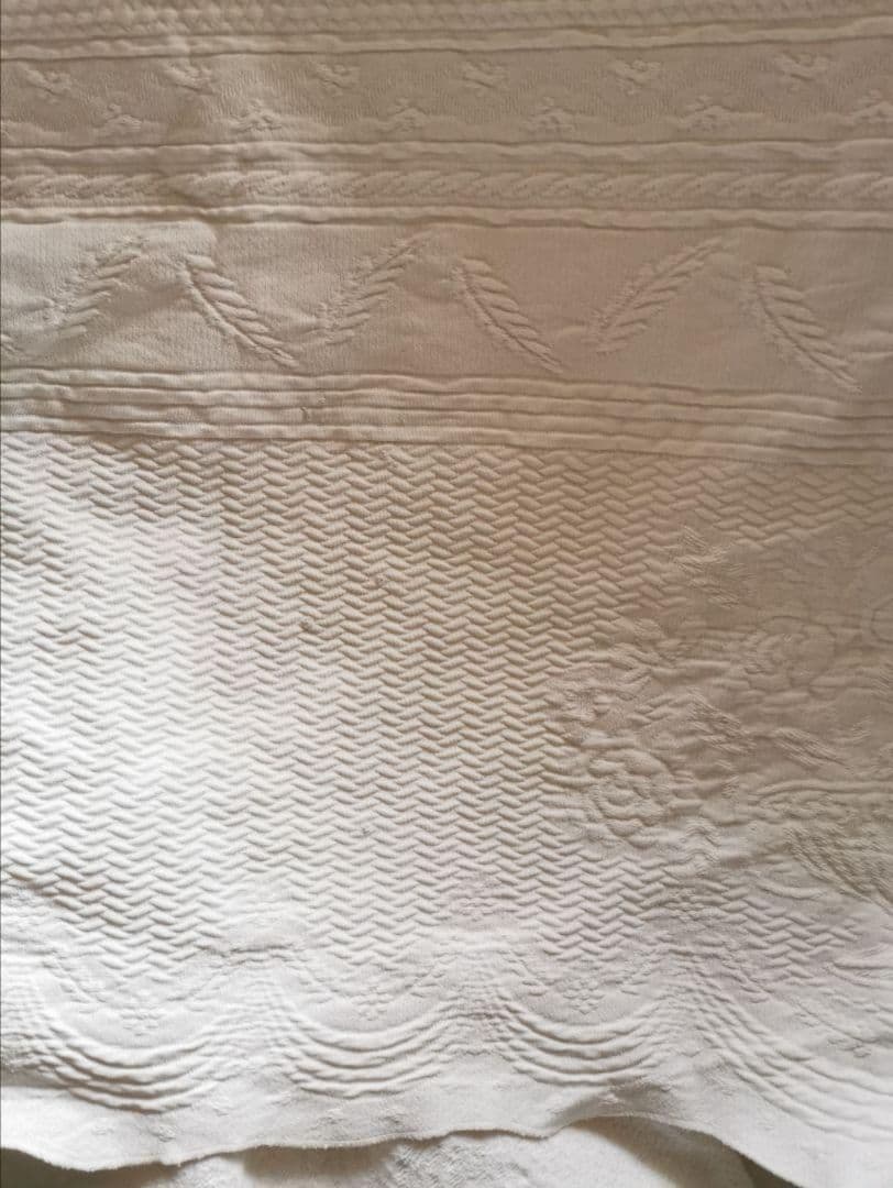 アンティークピケドプロヴァンス 超大判スカラップキルト薔薇＆麦＆花器トラプント風