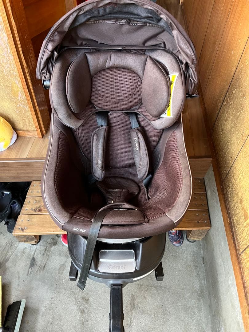 Combi 車用チャイルドシート ブラウン