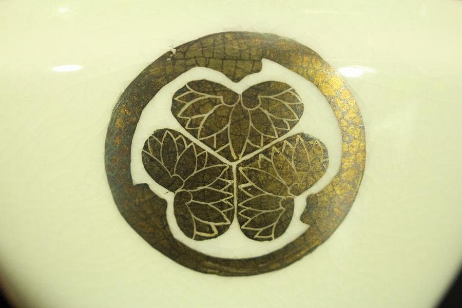 【未使用品】茶道具 清水焼 粟田窯 茶碗 金彩金葵紋 岡田暁山作 (メ1224)