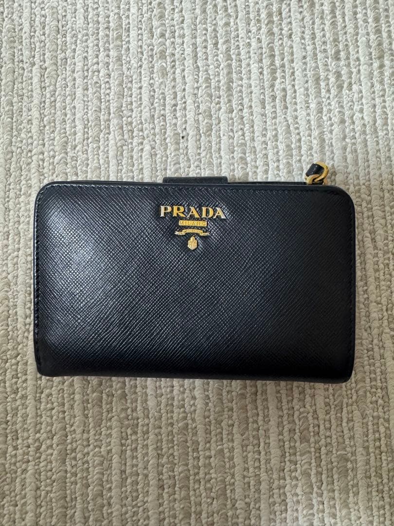 PRADA 二つ折り財布 黒