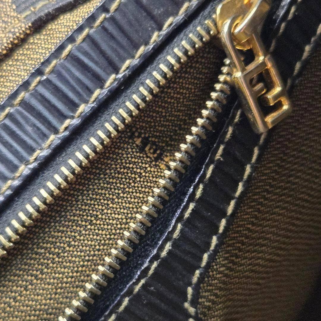 美品 FENDI ショルダーバッグ ペカン柄 キャンバス レザー
