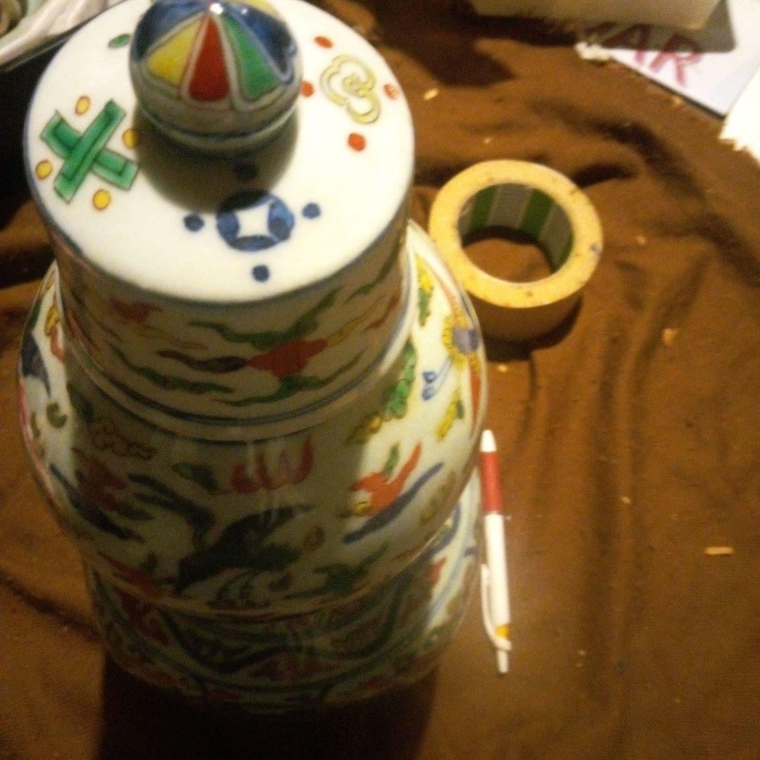 中国陶磁器　明萬歴赤絵　蓋付き壺