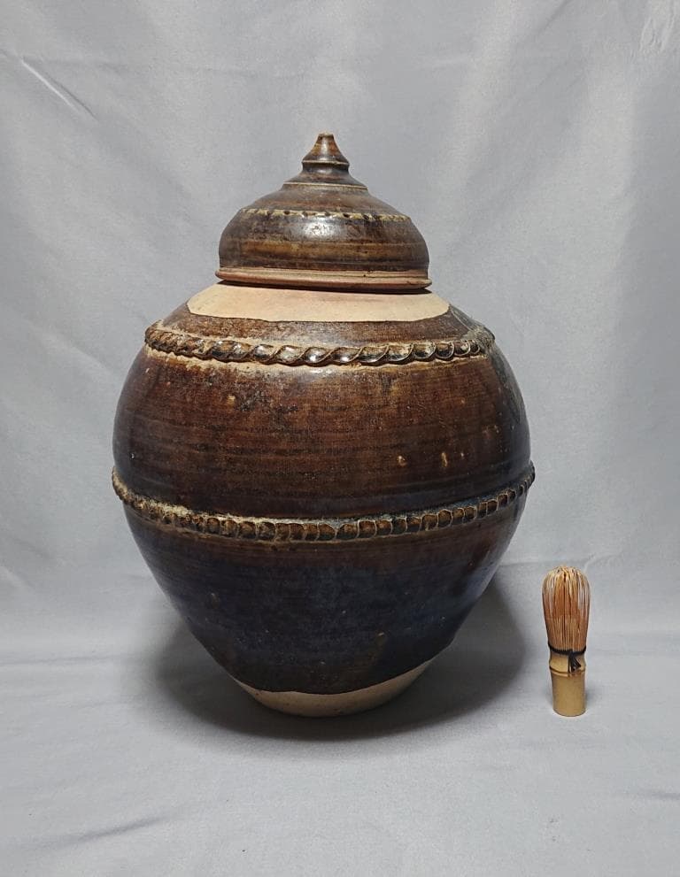 タイ　サンカンペン窯　蓋付き　褐釉壷　15～16世紀　27.2cm