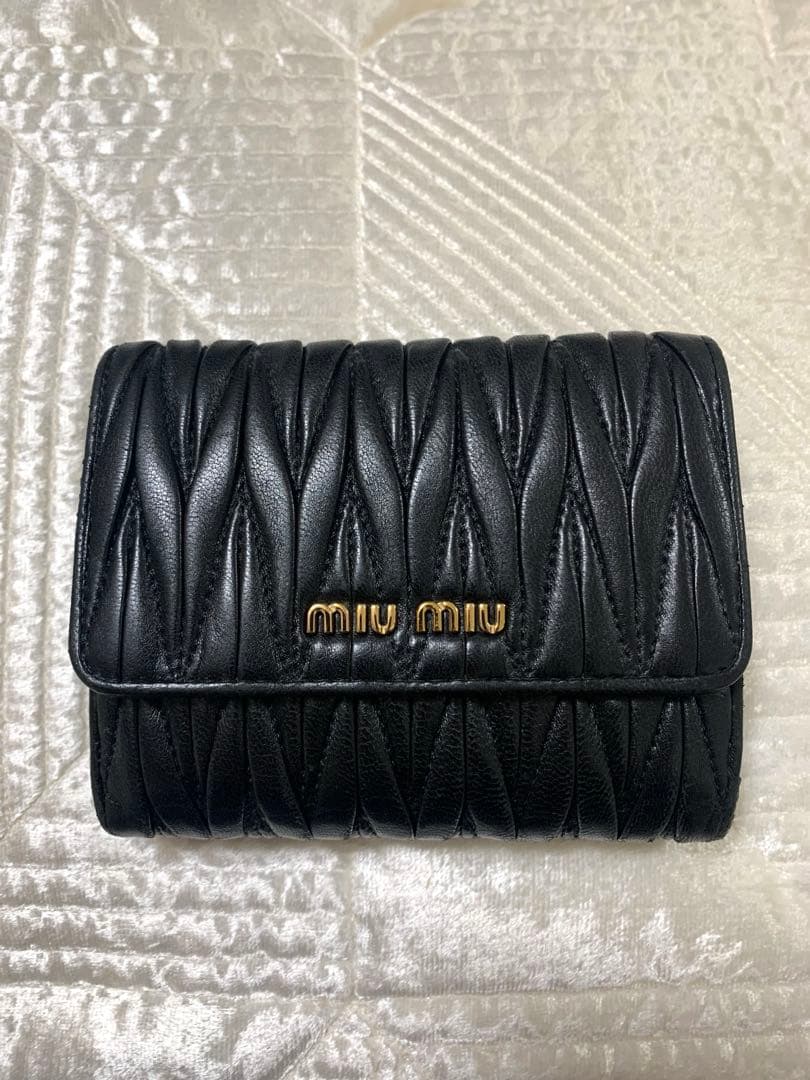 miumiu 二つ折り財布　マテラッセ
