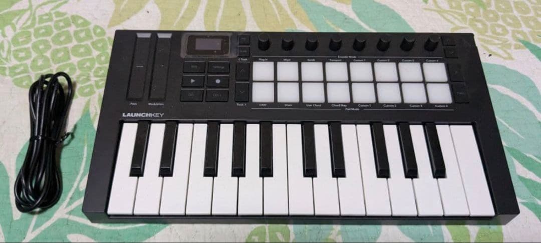 Novation Launchkey Mini 25 MK4 MIDI 箱無し