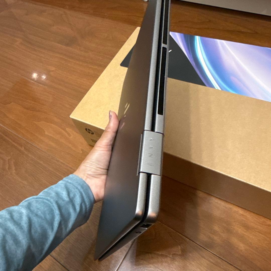 美品　現行品　HP Envy x360 14-fa0000AU シルバー