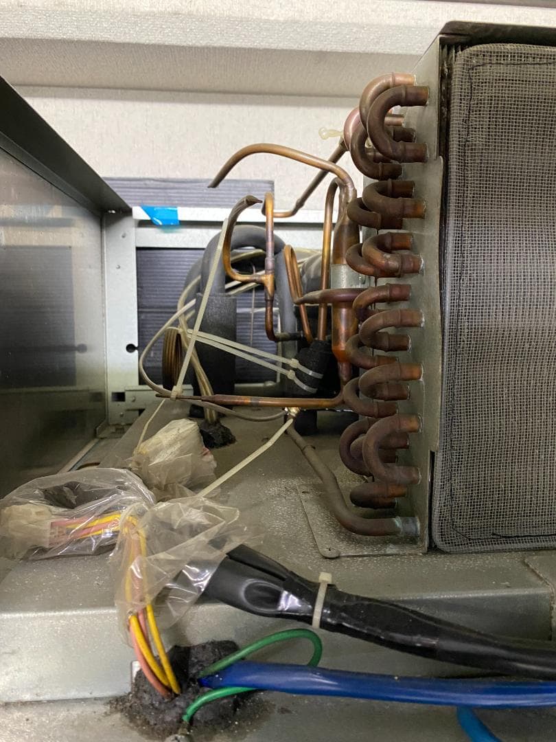 DAIWA 4ドア冷凍庫 2013年 縦型 大和冷機 1200×650×1900