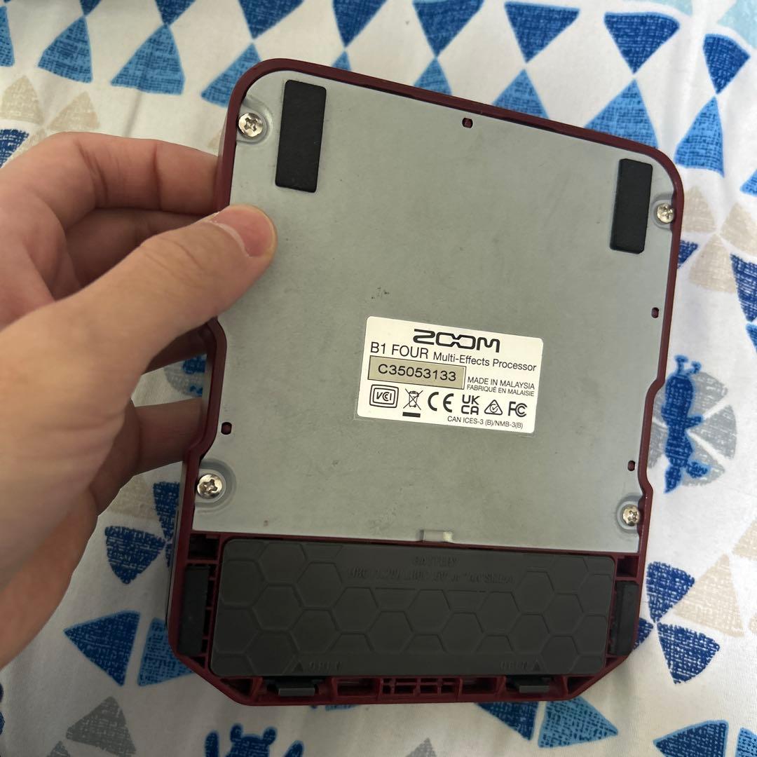 ZOOM B1 FOUR マルチエフェクトプロセッサー マルチエフェクター