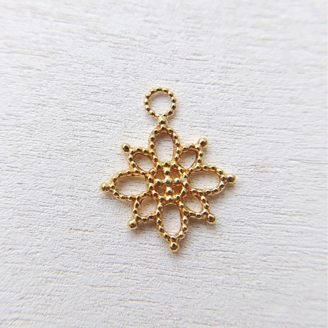 ku6 18K チャーム 雪の結晶　バチカン　丸カン