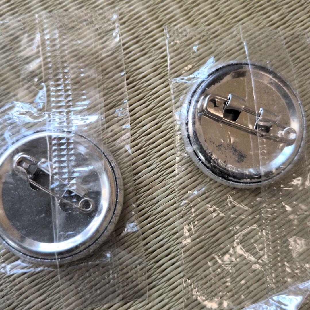 ブ*ー様 魔肖ネロ ホログラムピンバッジ & ヘッドロココ 6個セット