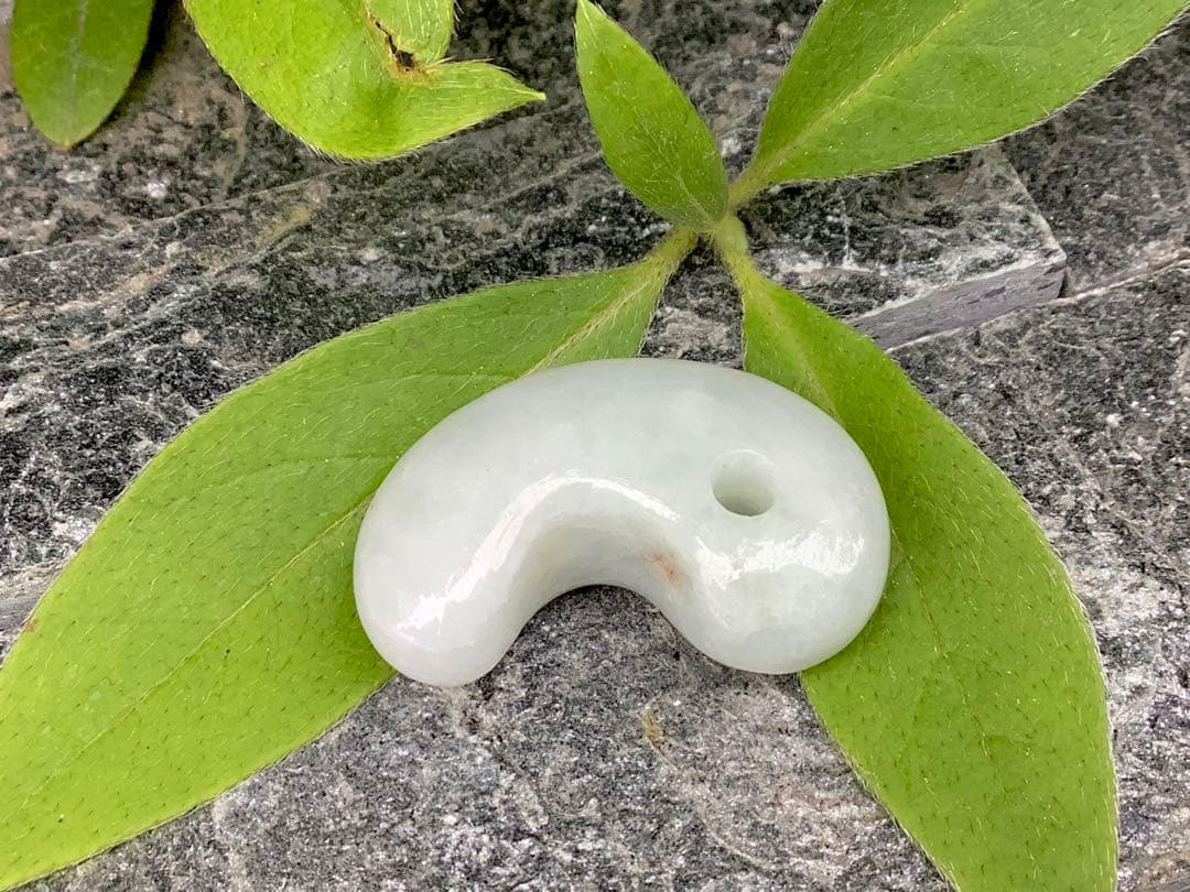 希少黄色味入り＊氷‼️ お守り*守護石に　一生物の本物糸魚川翡翠勾玉　鑑別書取得‼️