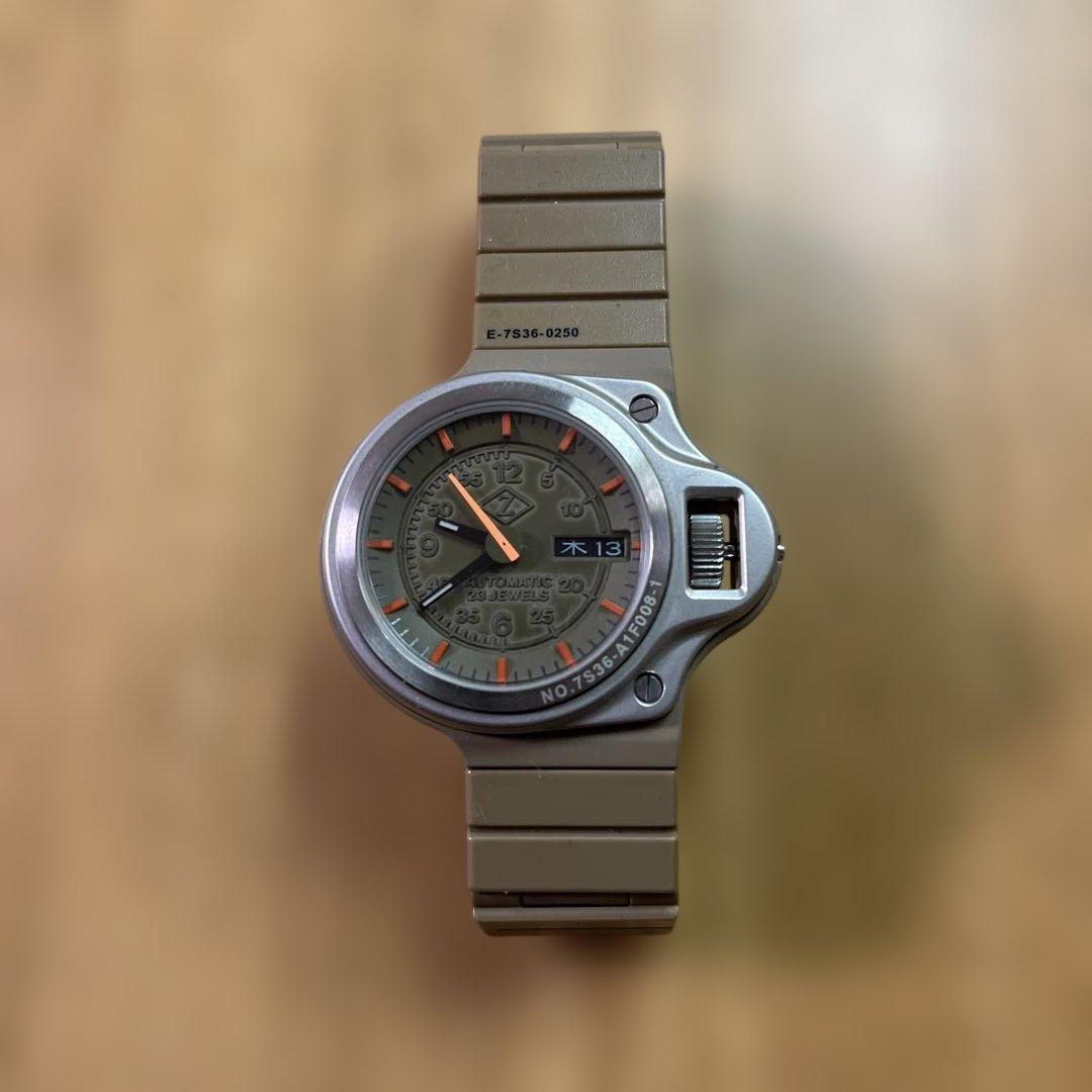 セイコー × カバンドズッカ ダッシュボード　時計