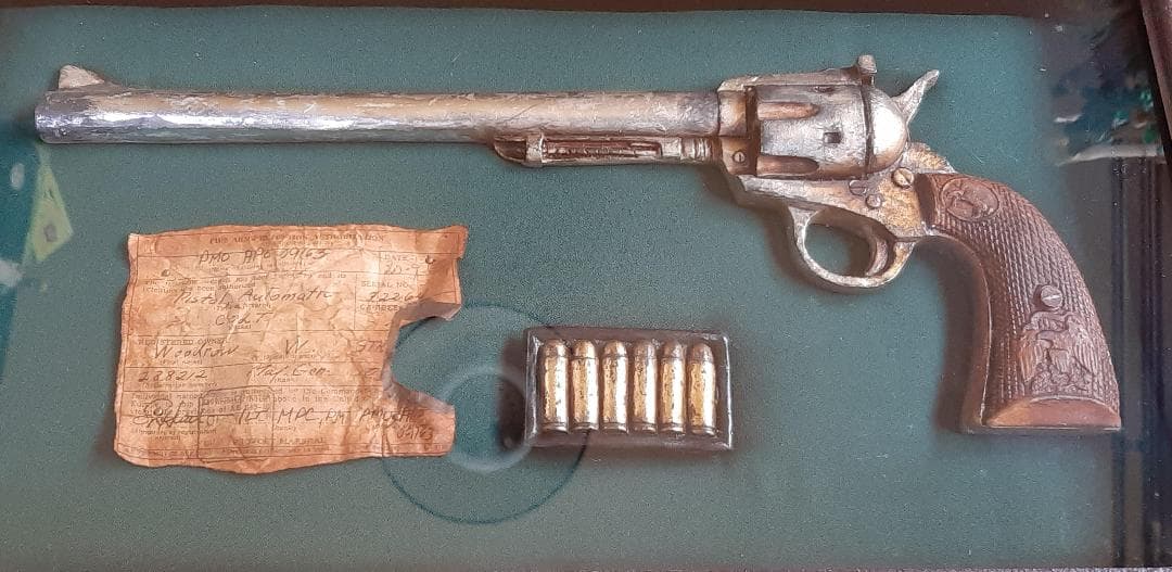 銃レプリカ　コルト　額飾り