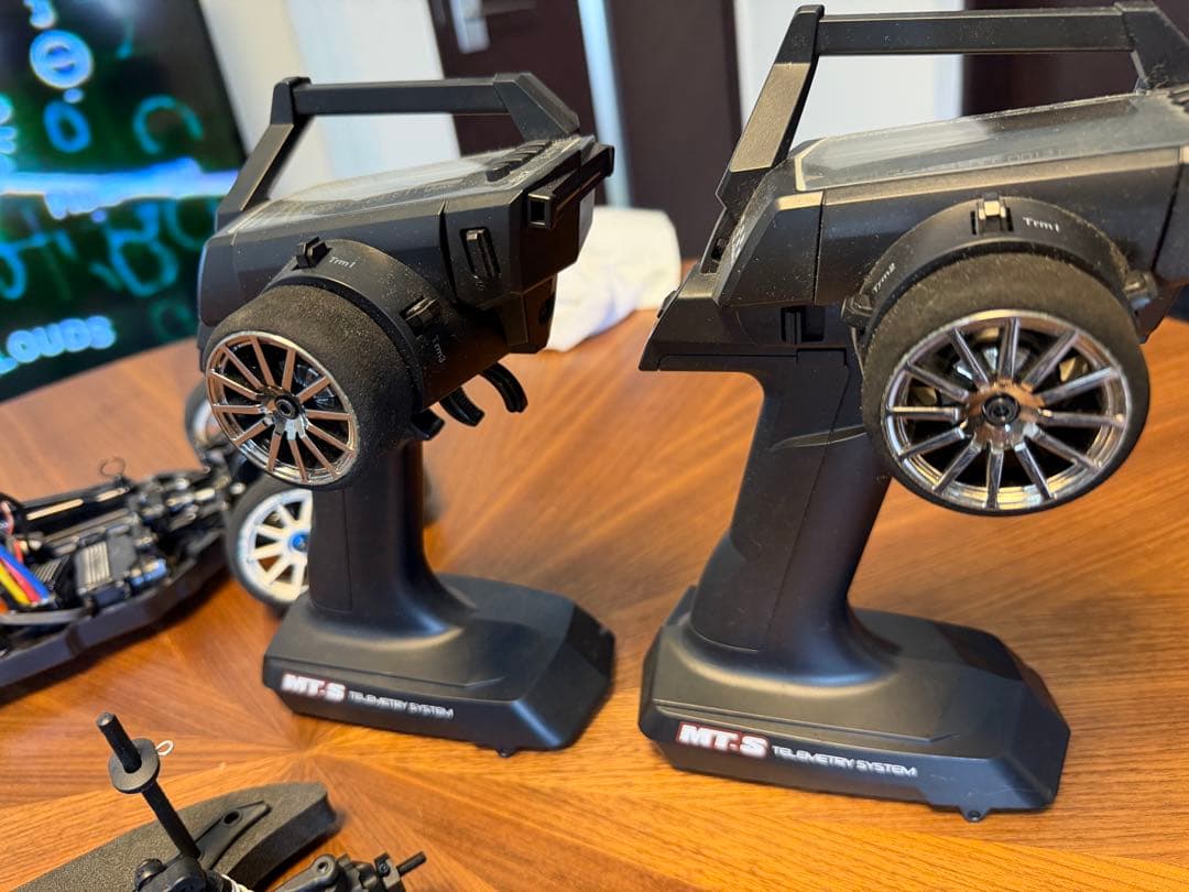 タミヤ　サンワ　ヨコモ　ラジコン